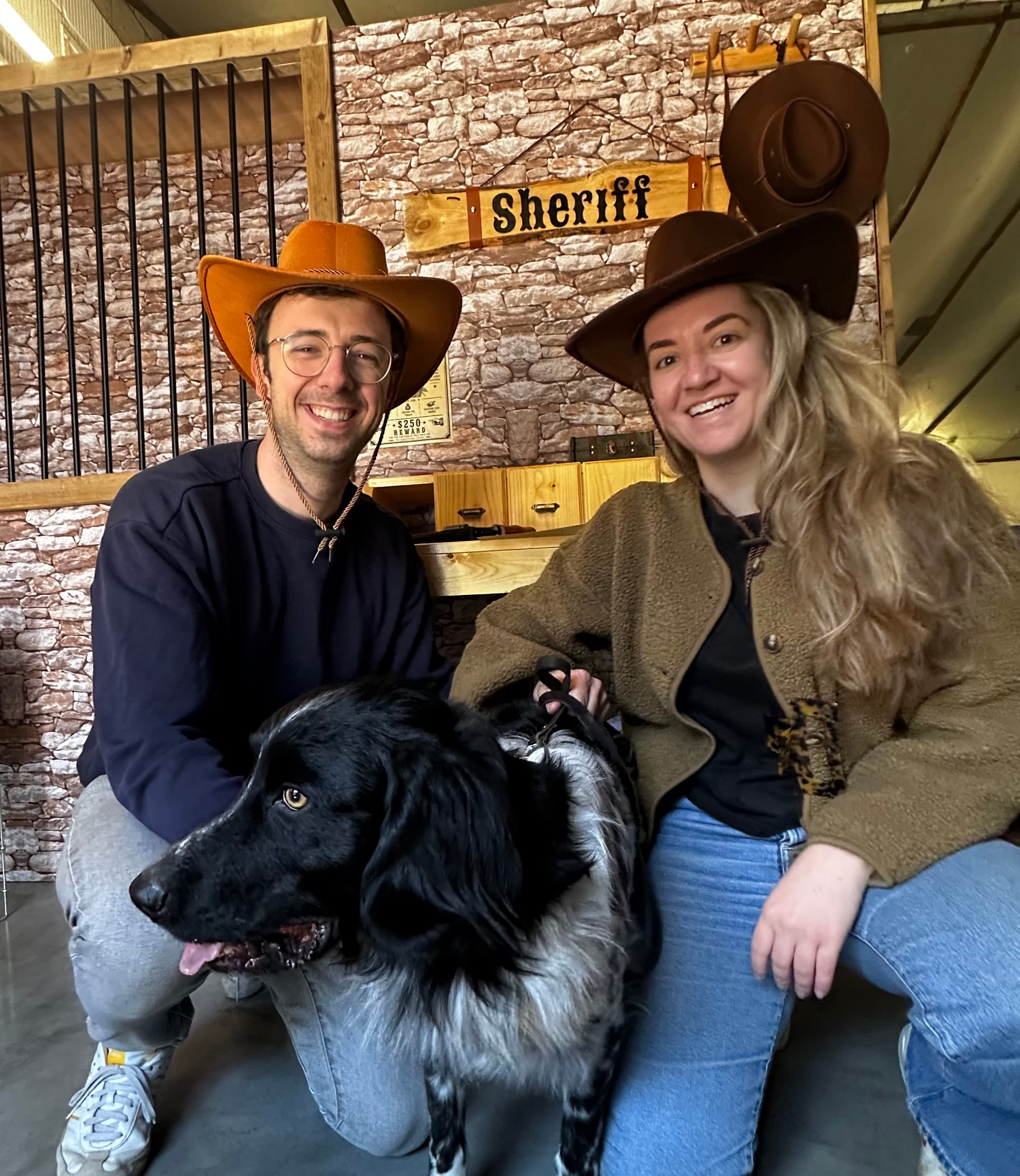 Spelers met hond in western sfeer tijdens The Missing Snack